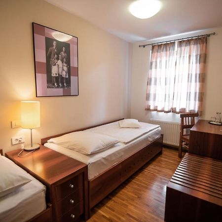 Hotel Dvor Jezersek Brnik Cerklje na Gorenjskem Bagian luar foto