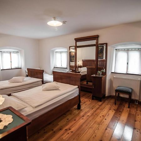 Hotel Dvor Jezersek Brnik Cerklje na Gorenjskem Bagian luar foto